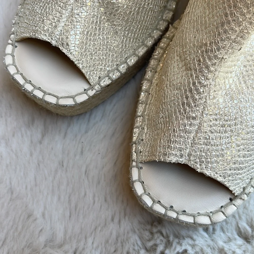 Andre Assous Women's silver wedge leather Sandals
